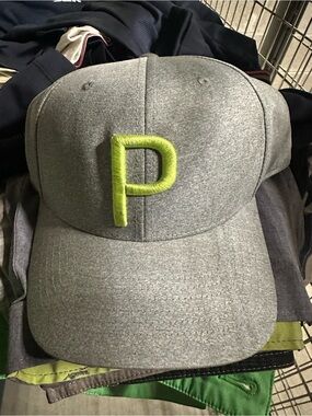 An assortment of Men's Golf Hats Great Condition.